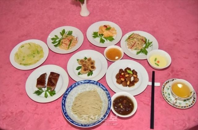 평양 창광음식거리 짜장면집의 메뉴