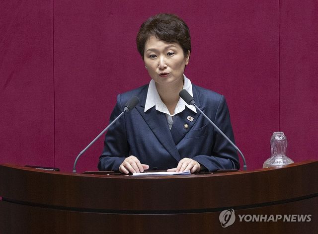 대정부 질문하는 이언주 의원