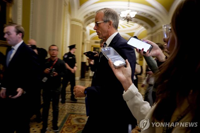 미 상원 임시예산안 표결 들어가는 존 튠 공화당 원내대표