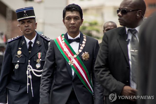 2019년 취임식 진행하는 라조엘리나 대통령