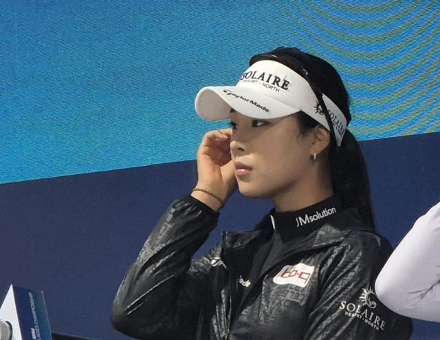 질문 듣는 윤이나