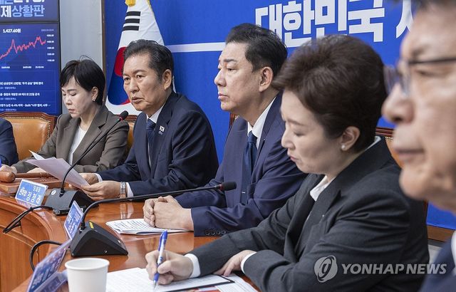 발언하는 정청래 대표