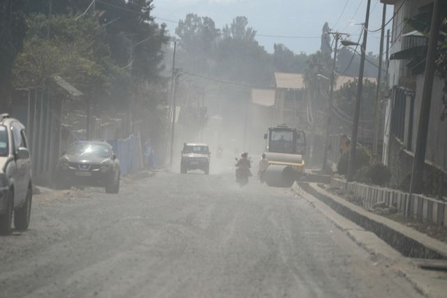 홍수에 취약한 민주콩고 비포장도로