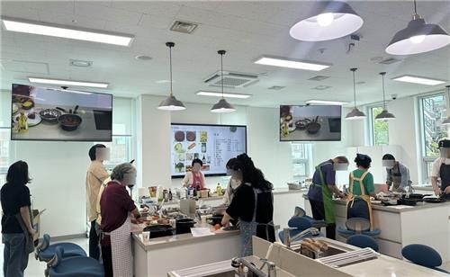 서울시 중장년 1인가구 '행복한밥상' 요리교실