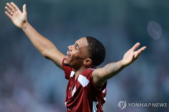 골 세리머니 하는 카타르의 페드로 미겔. 