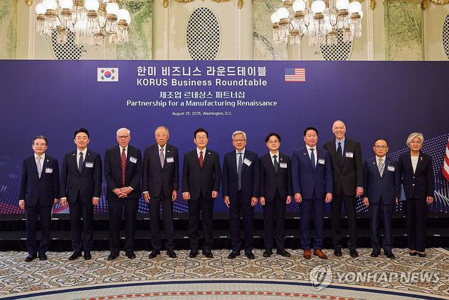 이재명 대통령, 한미 비즈니스 라운드 테이블 참석자와 함께