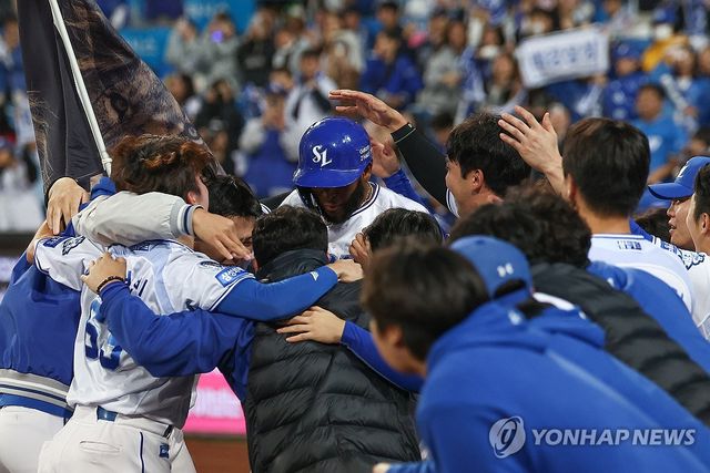 디아즈의 2점포에 뜨거워진 삼성 더그아웃