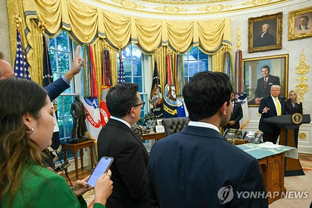 기자회견하는 트럼프 대통령