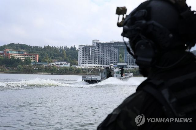 경주에서 연습하는 해경 특수기동정