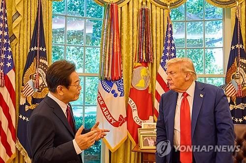 이재명 대통령, 트럼프 대통령 집무실에서 대화