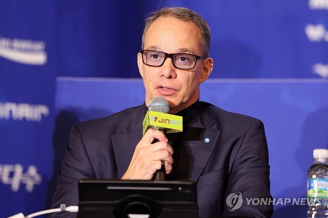 인사말 하는 우리카드 마우리시오 파에스 감독