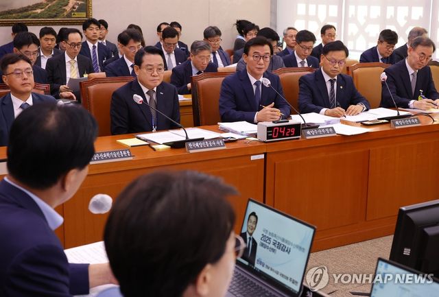 의원질의 듣는 전재수 해양수산부 장관