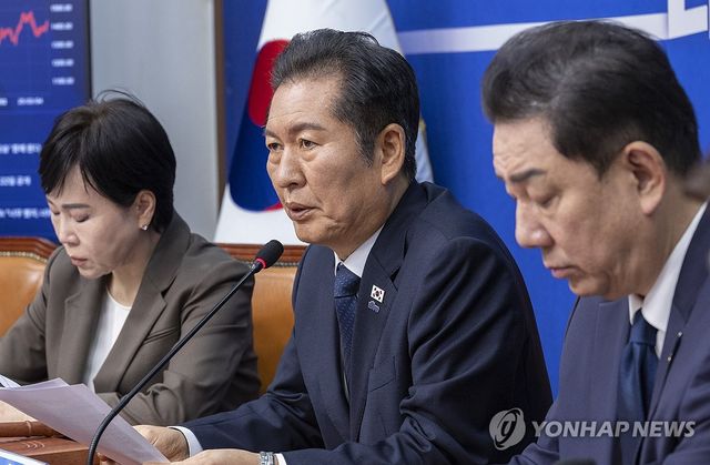 발언하는 정청래 대표