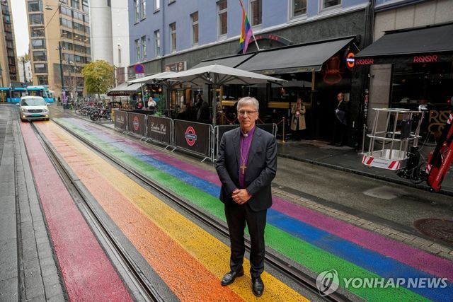 '성소수자 상징' 무지개길에 선 노르웨이 루터교회 수좌주교