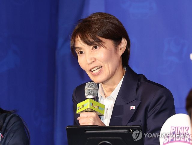 출사표 밝히는 요시하라 도모코 흥국생명 감독