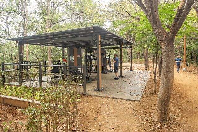 양천구가 지양산에 마련한 야외운동 공간 