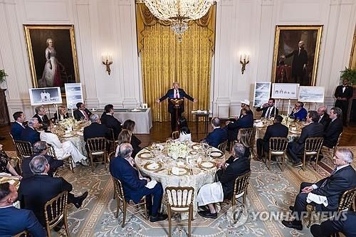 트럼프 대통령 주최로 백악관에서 열린 연회장 건축비 모금 만찬