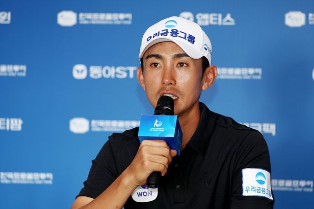 인터뷰하는 이수민