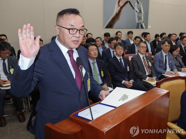 선서하는 황주호 전 한수원 사장