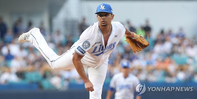 역투하는 삼성 가라비토