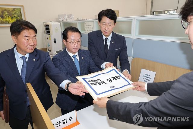 국민의힘 박정훈 의원 징계안 제출하는 더불어민주당