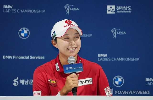 인터뷰하는 김효주