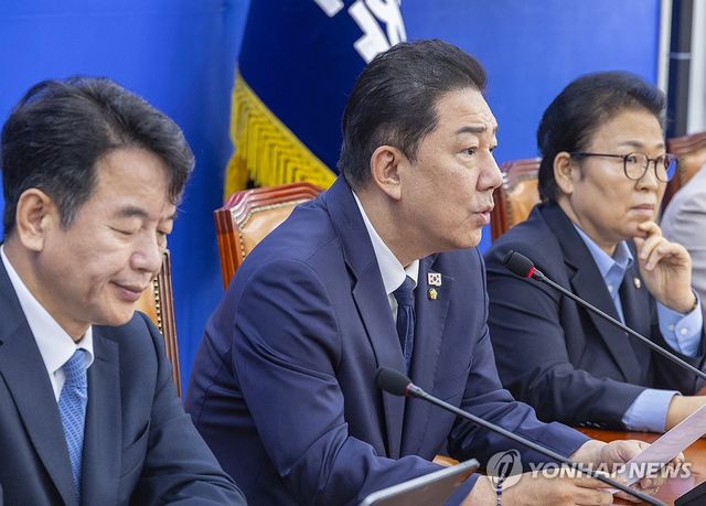 국정감사 현안 관련 발언하는 김병기 원내대표