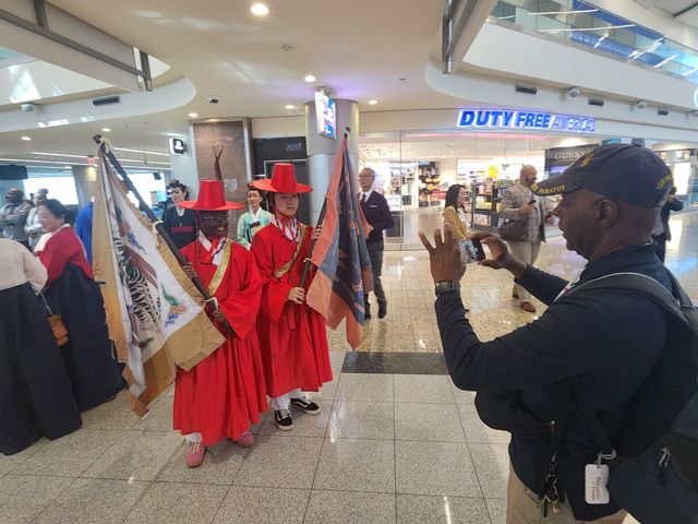 美애틀랜타 국제공항에서 한복 전시회