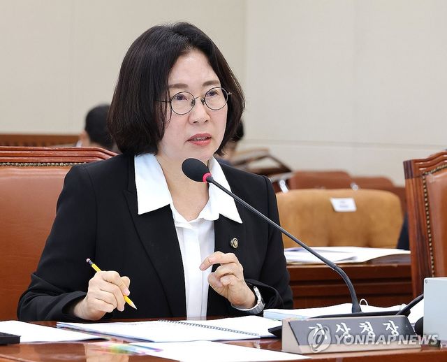 국정감사 질의 답변하는 이미선 기상청장