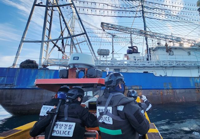불법조업 단속하는 제주해경