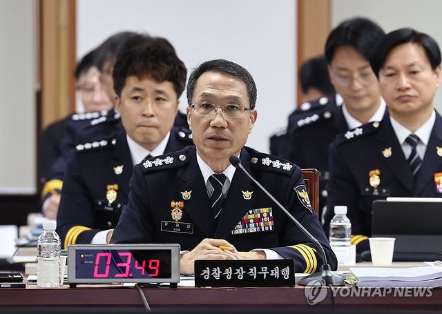 질의 답하는 유재성 경찰청장 직무대행