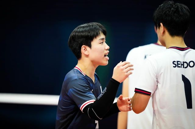 리베로 이학진(맨 왼쪽) 