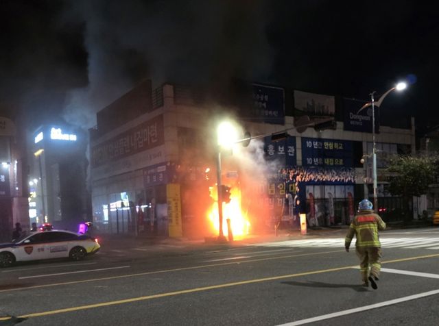 불이 난 군산의 한 아파트 홍보관