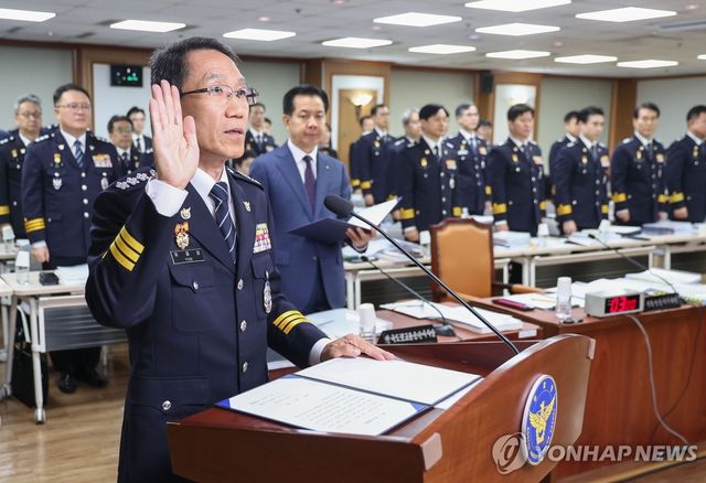 선서하는 유재성 경찰청장 직무대행
