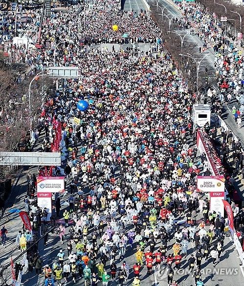 도심 채운 대구 마라톤 참가자들
