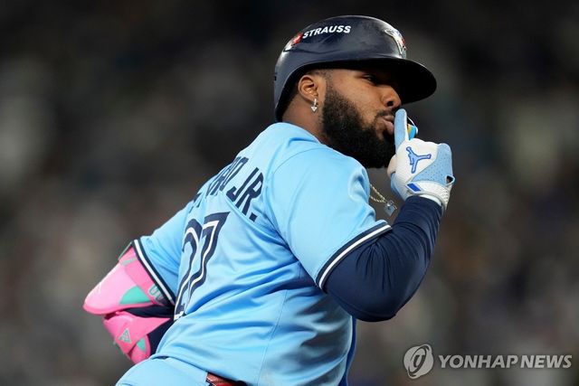 홈런 친 토론토 블라디미르 게레로 주니어