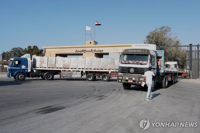 지난 16일(현지시간) 이집트 방면 라파 국경검문소 앞 모습.