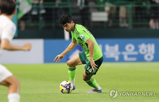 전진우의 지난 7월 경기 장면