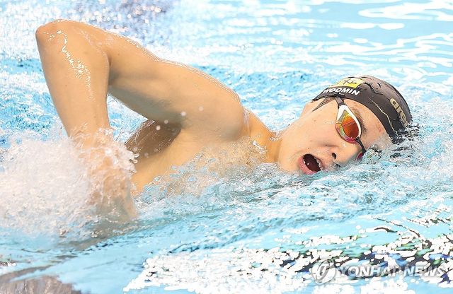 물살 가르는 김우민