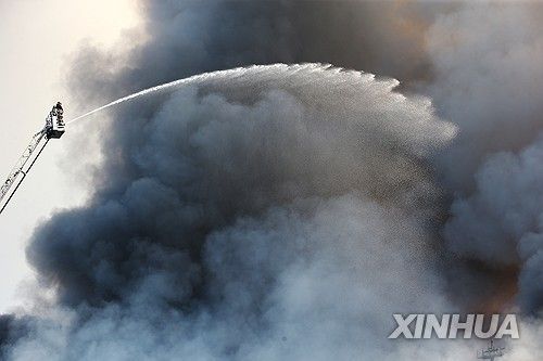 방글라데시 수도 다카의 국제공항 화재 진화