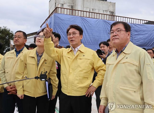 김민석 총리, 산청 산사태 복구현장 점검