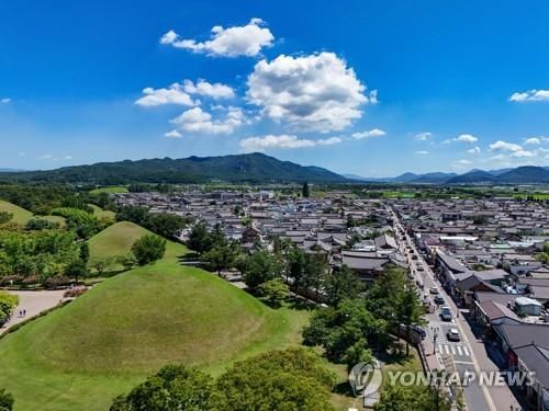 경주 대릉원과 황리단길