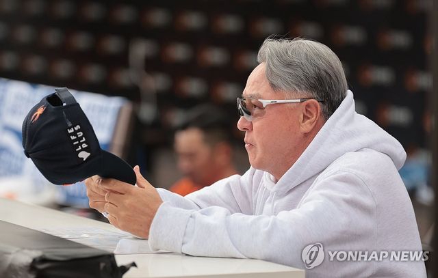 PO 2차전 앞둔 김경문 감독