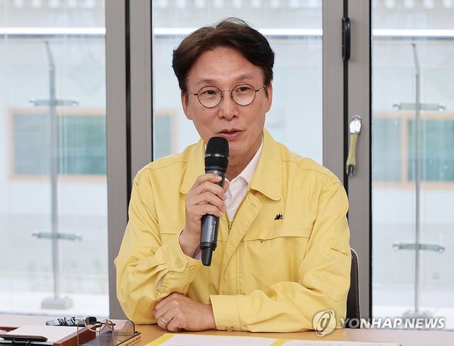 산불 이재민 주거시설 찾은 김민석 총리