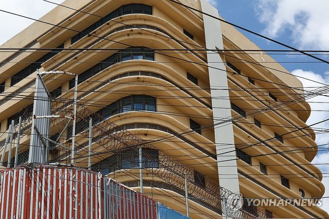 철조망 깔린 '망고단지'