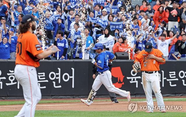 김태훈을 위한 축포