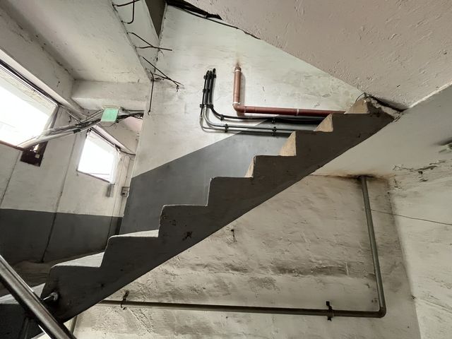 난간 없는 계단