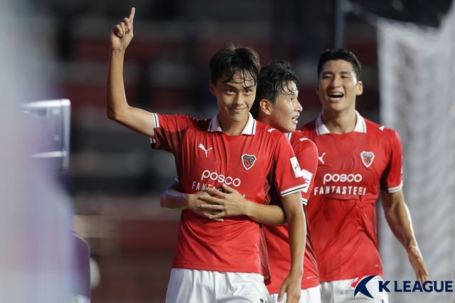 상대 자책골 유도해 낸 조재훈