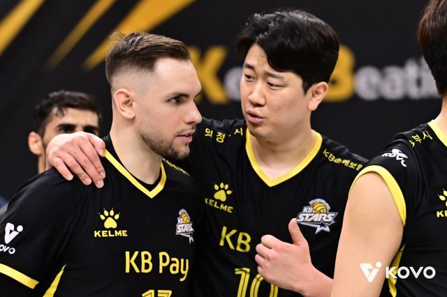 KB손보 비예나(왼쪽)와 나경복