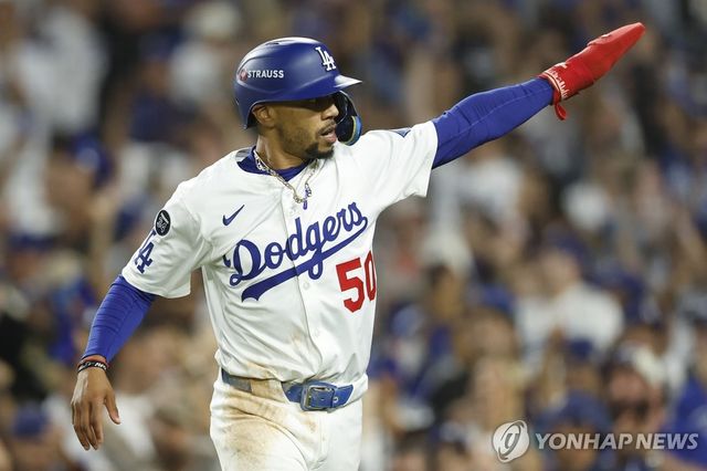 4안타를 몰아쳐 팀 승리에 앞장선 다저스 무키 베츠